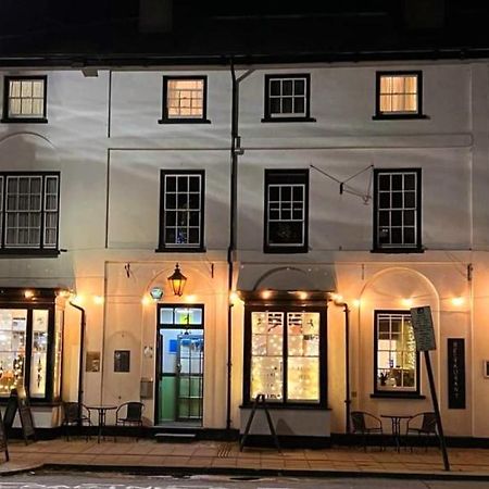 The Black Lion Royal Hotel Lampeter Kültér fotó