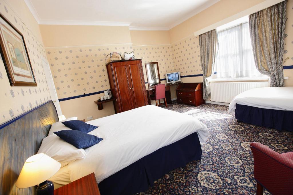 The Black Lion Royal Hotel Lampeter Szoba fotó