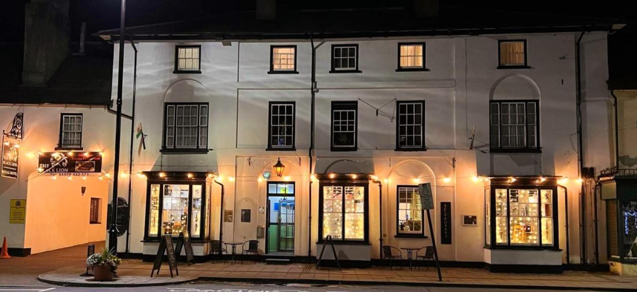 The Black Lion Royal Hotel Lampeter Kültér fotó