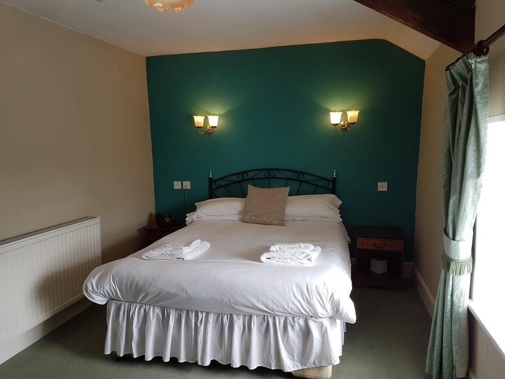 The Black Lion Royal Hotel Lampeter Szoba fotó